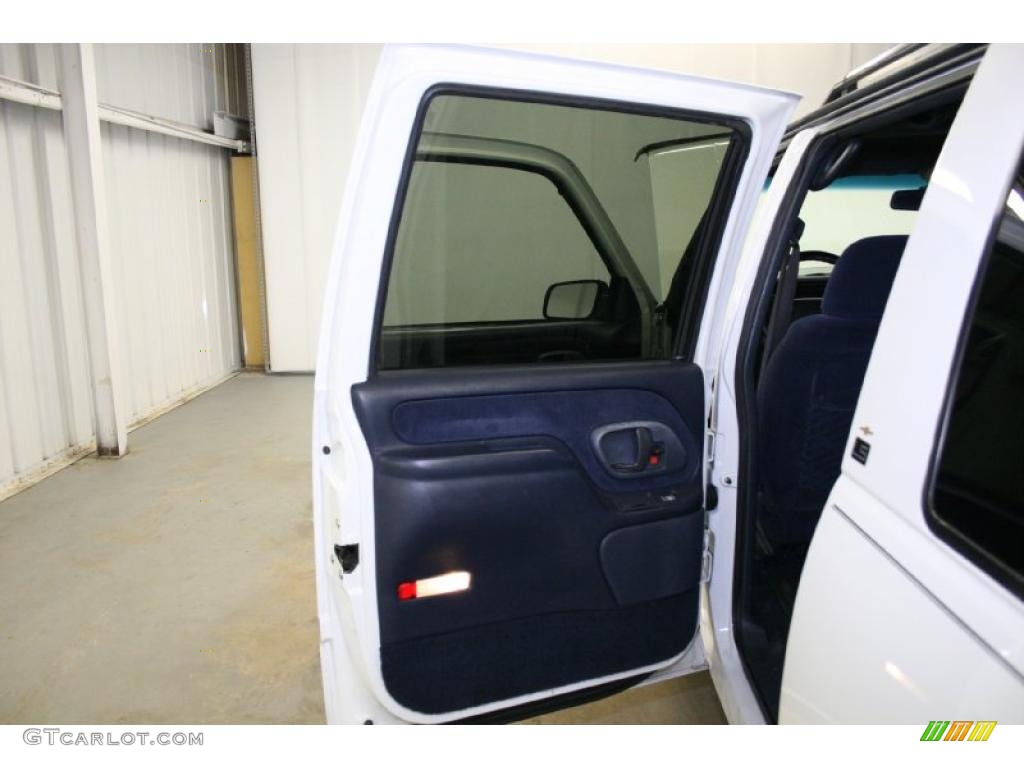 1995 Suburban C1500 LS - White / Blue photo #24