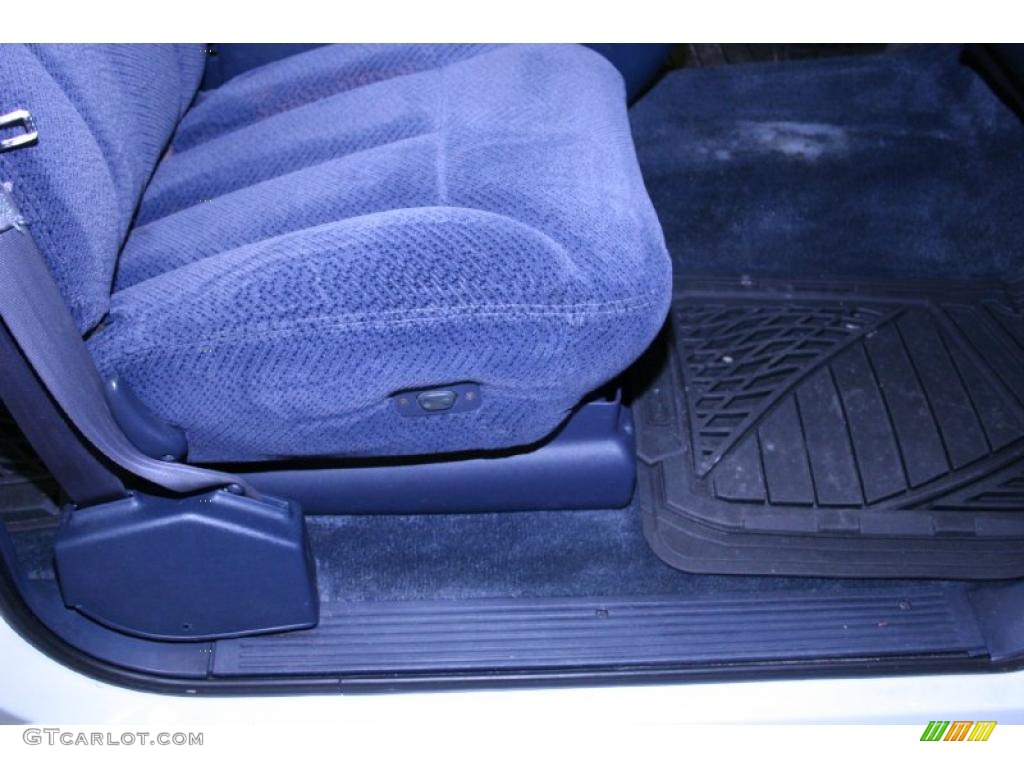 1995 Suburban C1500 LS - White / Blue photo #33