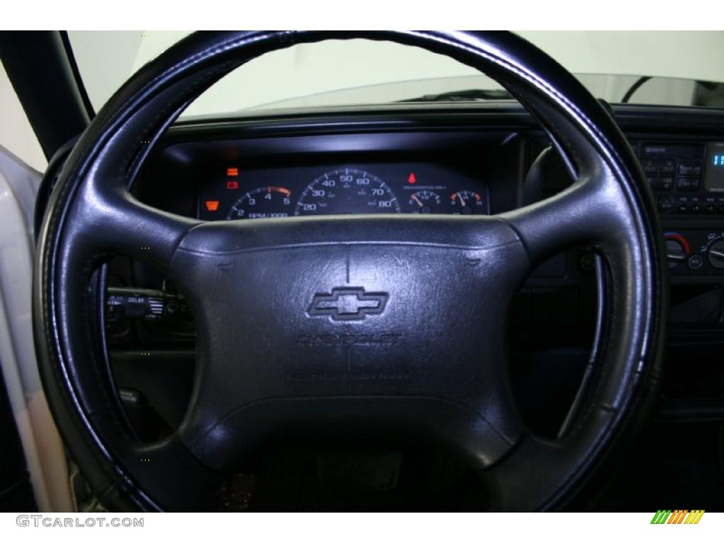 1995 Suburban C1500 LS - White / Blue photo #36