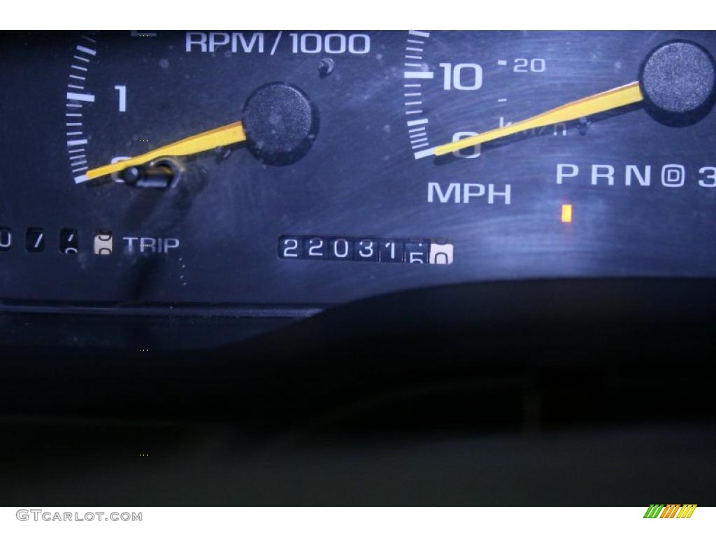 1995 Suburban C1500 LS - White / Blue photo #38