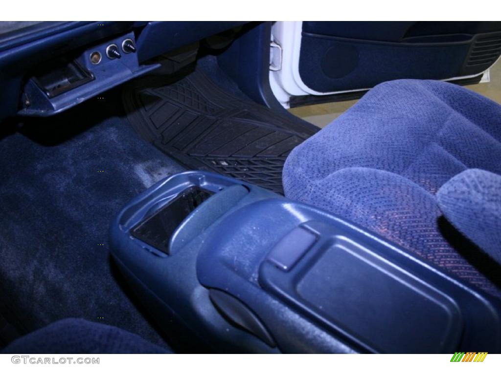 1995 Suburban C1500 LS - White / Blue photo #40