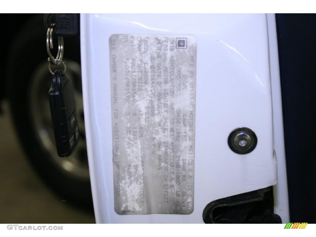 1995 Suburban C1500 LS - White / Blue photo #48