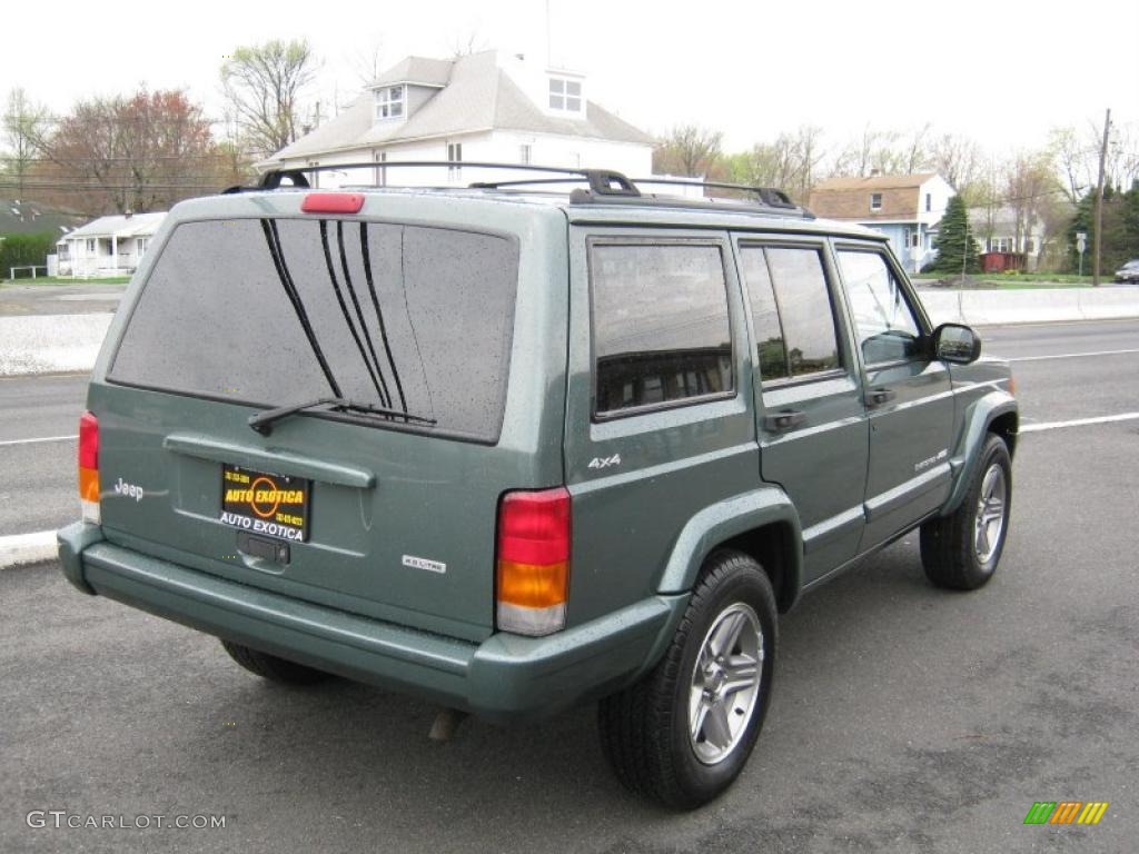 2000 Cherokee Classic 4x4 - Medium Fern Green Metallic / Camel Beige photo #3