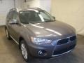 2010 Graphite Gray Pearl Mitsubishi Outlander XLS 4WD  photo #10