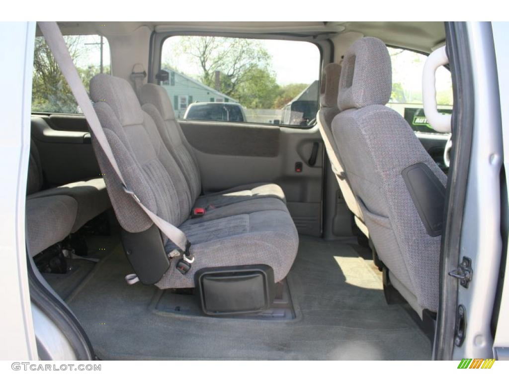 2000 Montana  - Silvermist Metallic / Gray photo #18