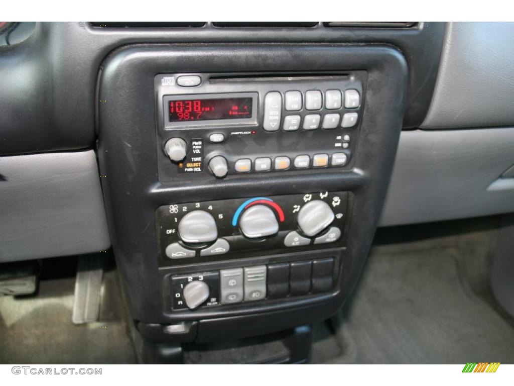2000 Montana  - Silvermist Metallic / Gray photo #24