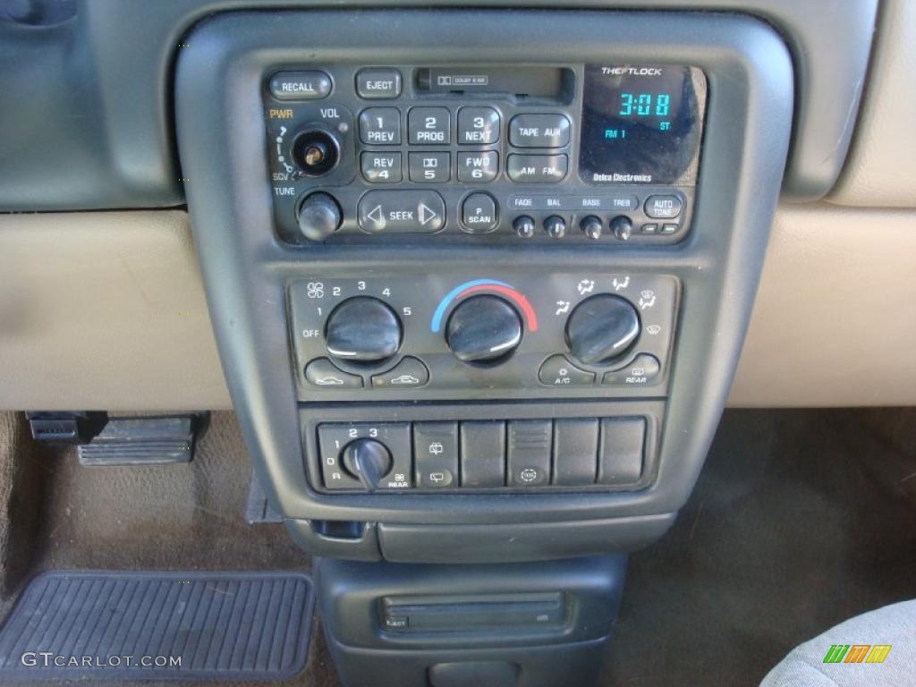 1998 Venture  - Bright White / Neutral photo #14