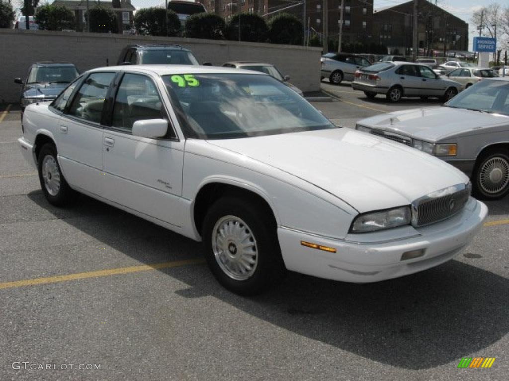 1995 Regal Limited Sedan - Bright White / Gray photo #4