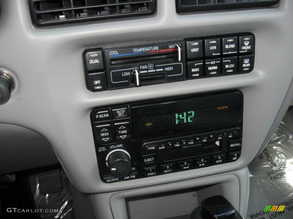 1995 Regal Limited Sedan - Bright White / Gray photo #19