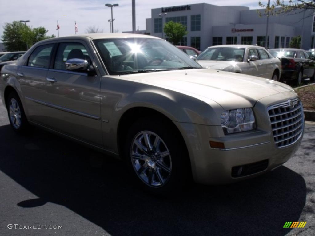 2010 300 Touring Walter P. Chryler Executive Series - White Gold Pearlcoat / Dark Khaki/Light Graystone photo #4