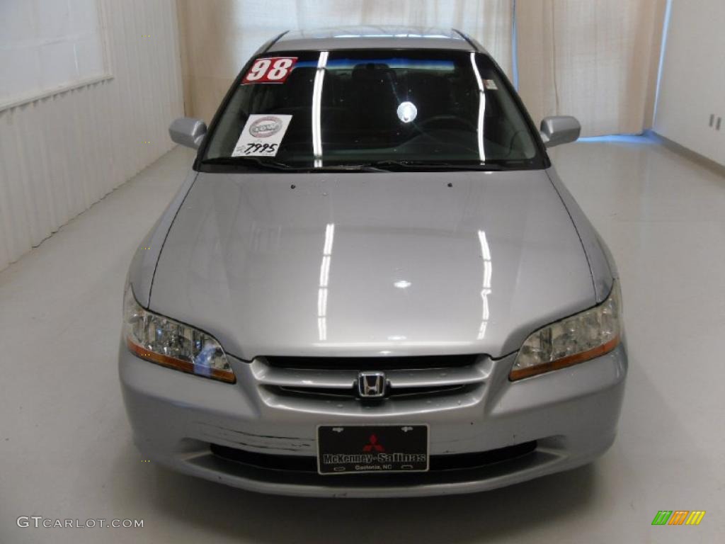 1998 Accord LX Sedan - Regent Silver Pearl / Charcoal photo #6