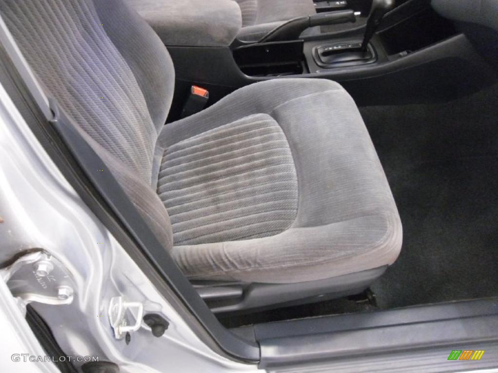 1998 Accord LX Sedan - Regent Silver Pearl / Charcoal photo #19