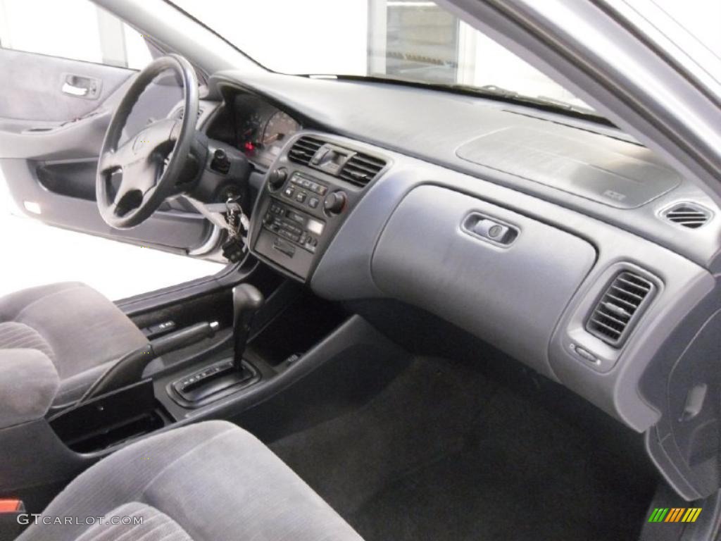 1998 Accord LX Sedan - Regent Silver Pearl / Charcoal photo #20