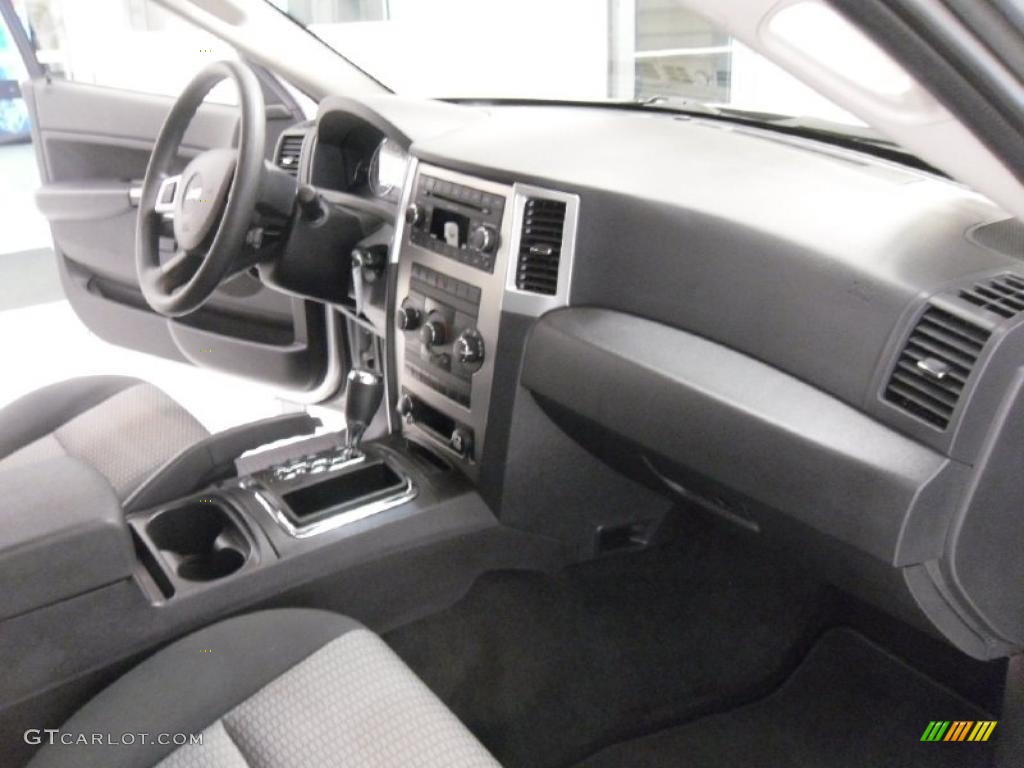 2008 Grand Cherokee Laredo - Bright Silver Metallic / Dark Slate Gray photo #19