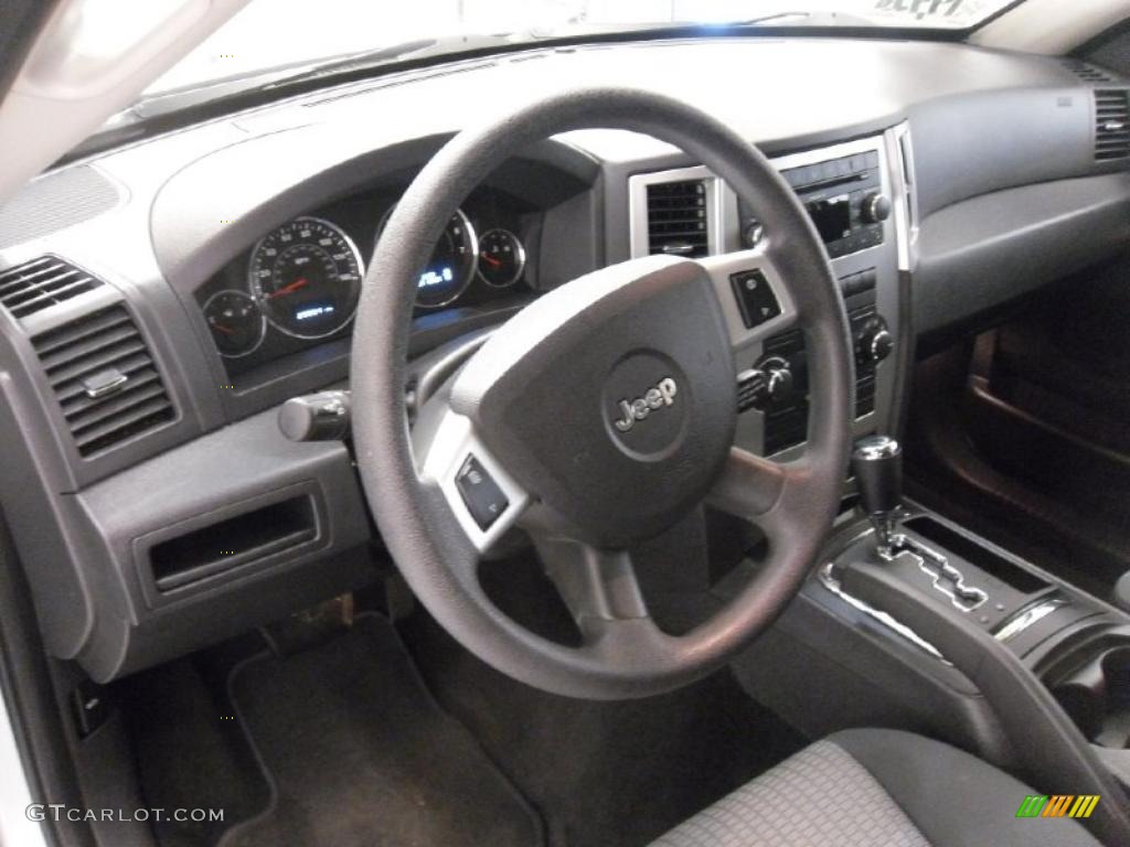 2008 Grand Cherokee Laredo - Bright Silver Metallic / Dark Slate Gray photo #27