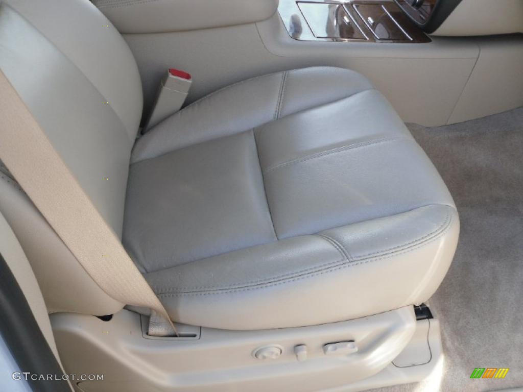 2007 Tahoe LTZ 4x4 - Summit White / Light Cashmere/Ebony photo #20