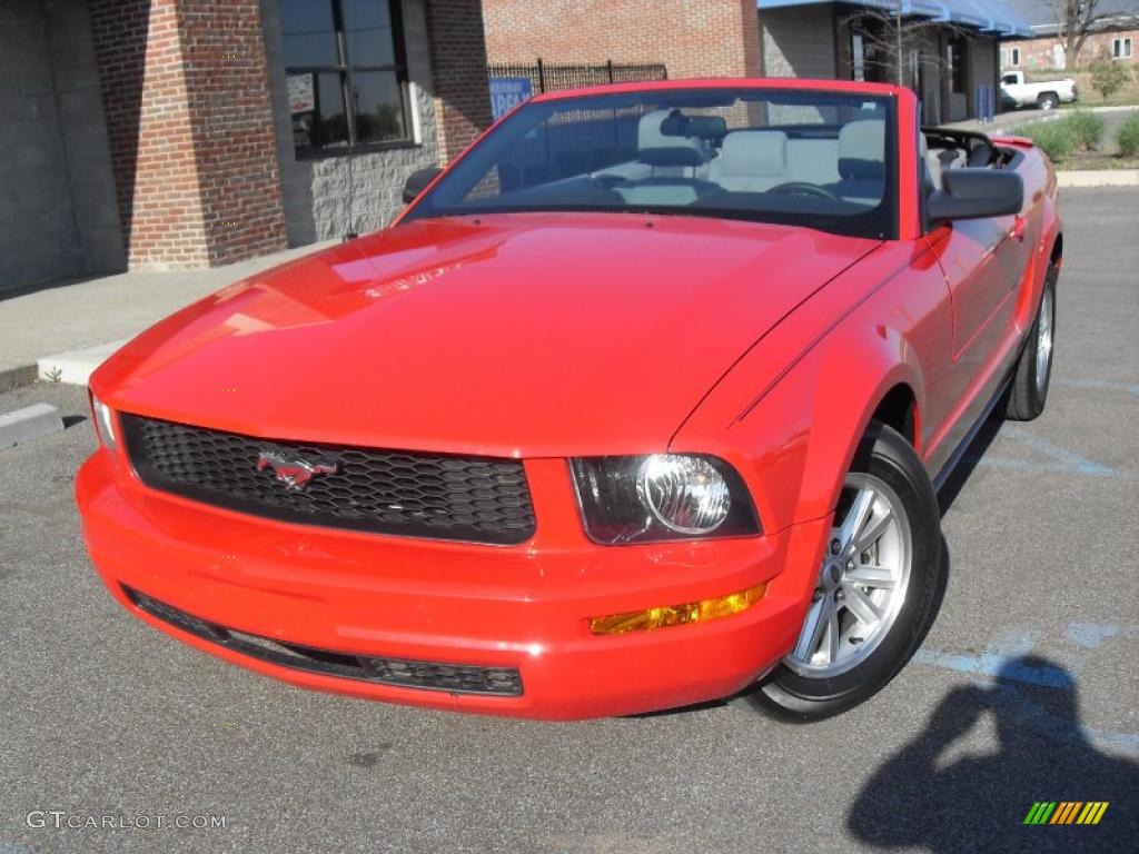 2008 Mustang V6 Deluxe Convertible - Torch Red / Light Graphite photo #2