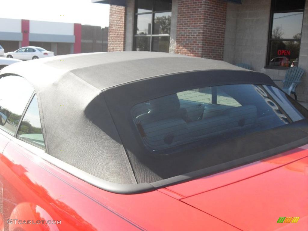 2008 Mustang V6 Deluxe Convertible - Torch Red / Light Graphite photo #26