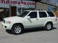 Glacier White Pearl - Pathfinder LE 4x4 Photo No. 2