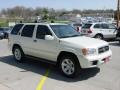 Glacier White Pearl - Pathfinder LE 4x4 Photo No. 4