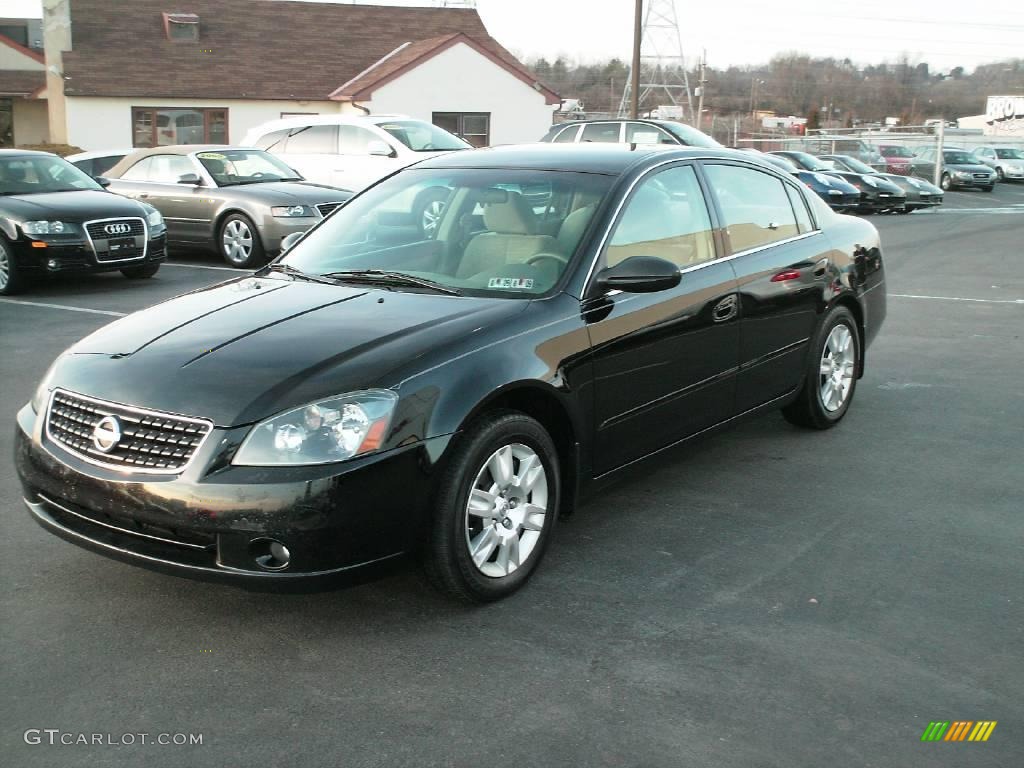 2005 Altima 2.5 S - Super Black / Frost Gray photo #1