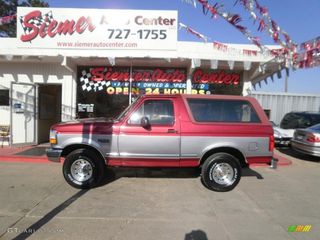 1994 Bronco XLT 4x4 - Electric Current Red Pearl Metallic / Gray photo #1