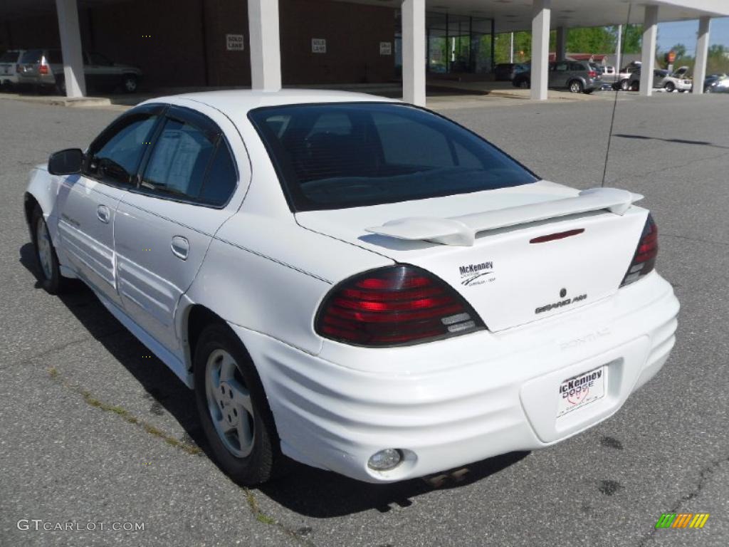 2000 Grand Am SE Sedan - Arctic White / Dark Pewter photo #2