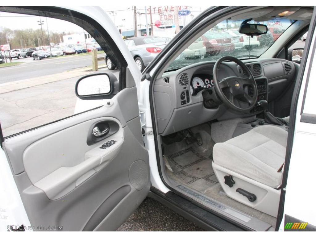 2005 TrailBlazer EXT LS 4x4 - Summit White / Light Gray photo #10