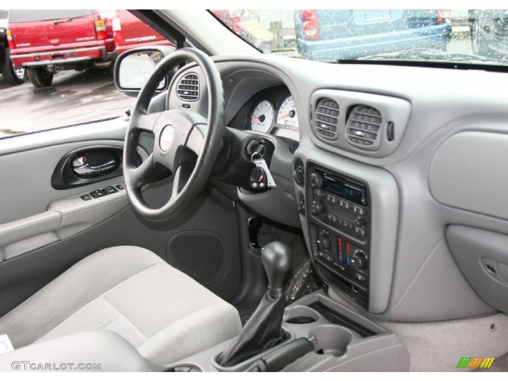 2005 TrailBlazer EXT LS 4x4 - Summit White / Light Gray photo #17