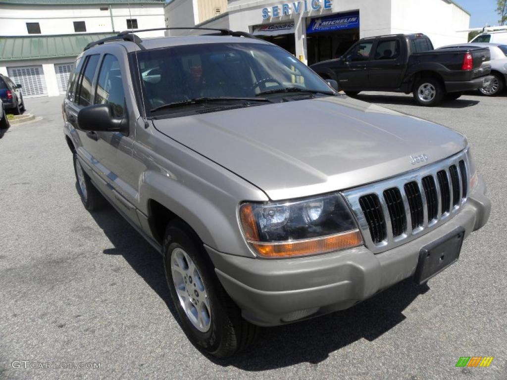 Silverstone Metallic Jeep Grand Cherokee