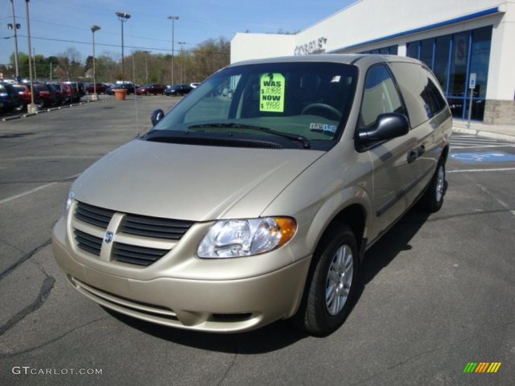 2005 Grand Caravan SE - Linen Gold Metallic / Dark Khaki/Light Graystone photo #7