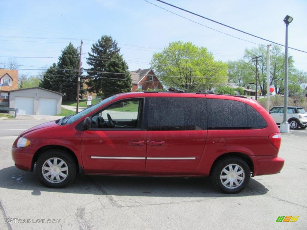 2005 Town & Country Touring - Inferno Red Pearl / Medium Slate Gray photo #6