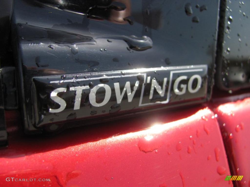 2005 Town & Country Touring - Inferno Red Pearl / Medium Slate Gray photo #7