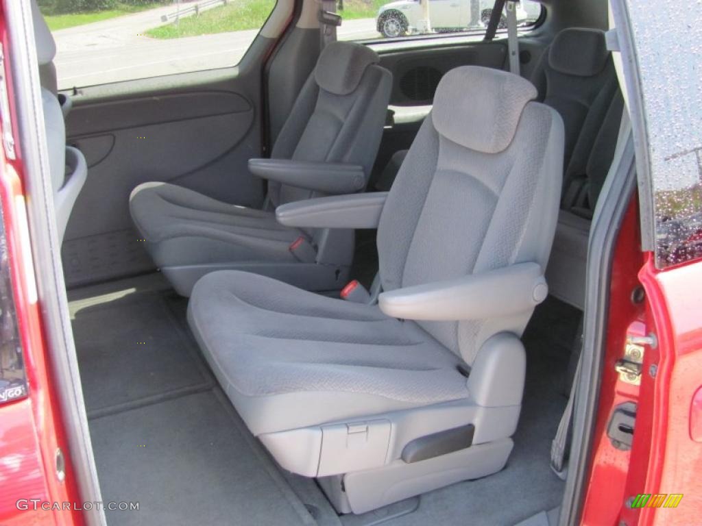 2005 Town & Country Touring - Inferno Red Pearl / Medium Slate Gray photo #9