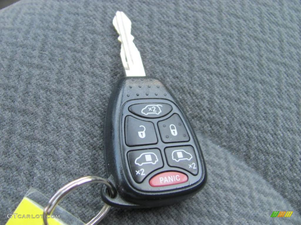 2005 Town & Country Touring - Inferno Red Pearl / Medium Slate Gray photo #13