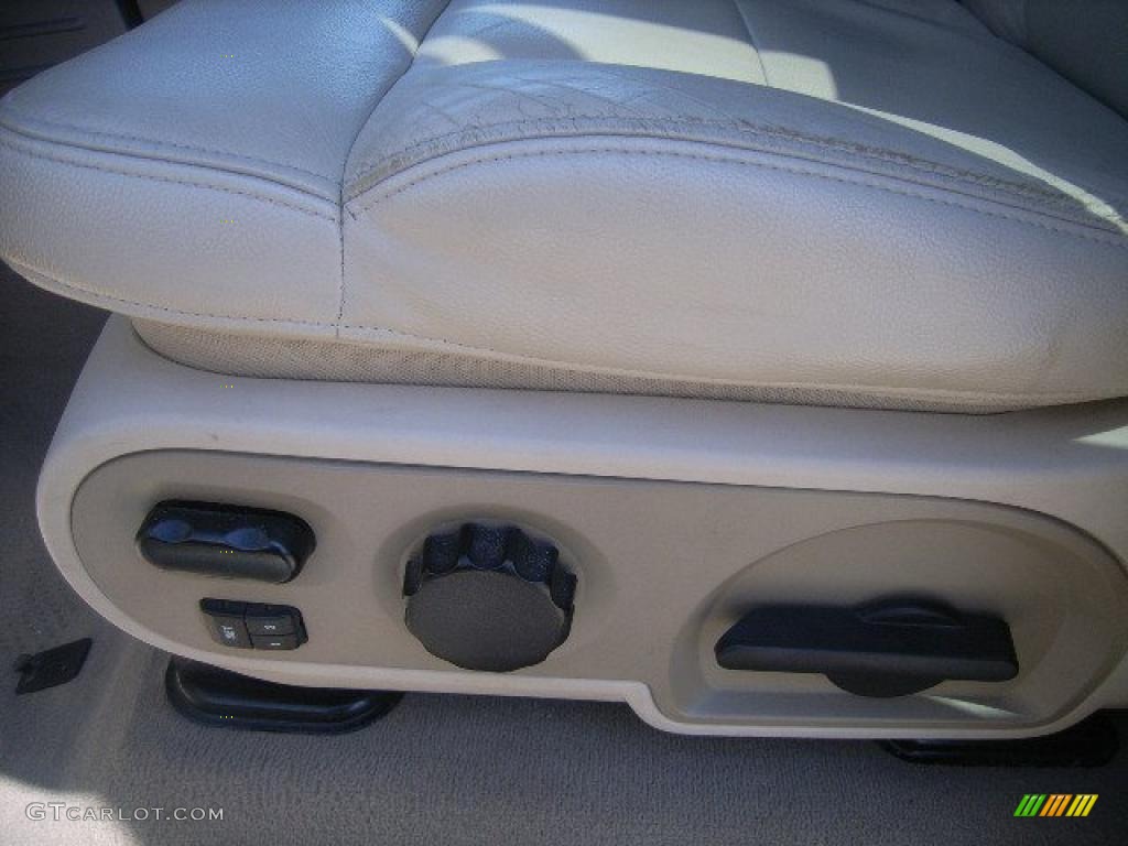 2004 F150 Lariat SuperCrew 4x4 - Oxford White / Tan photo #30