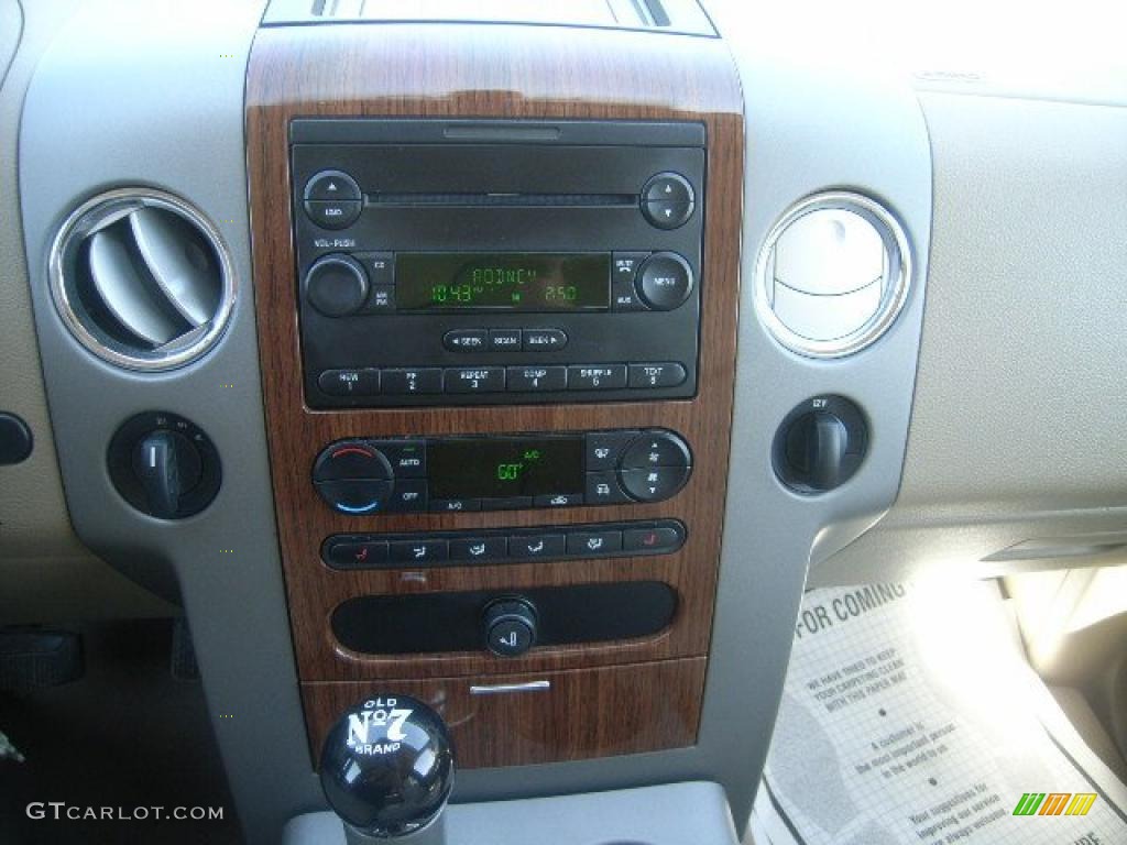 2004 F150 Lariat SuperCrew 4x4 - Oxford White / Tan photo #47