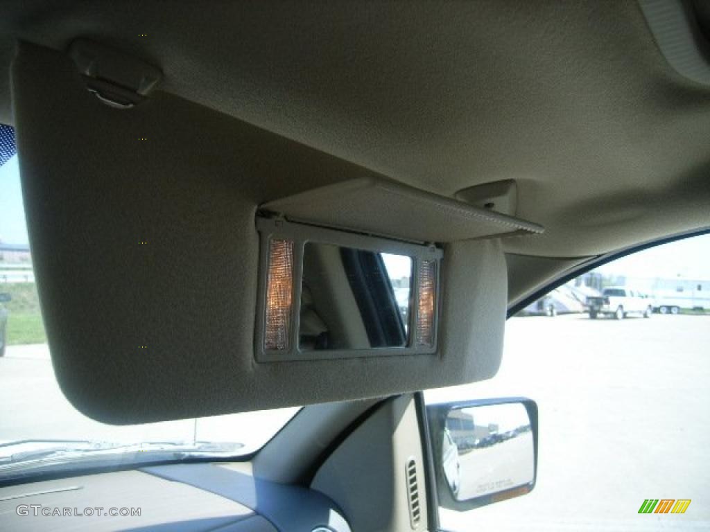 2004 F150 Lariat SuperCrew 4x4 - Oxford White / Tan photo #48