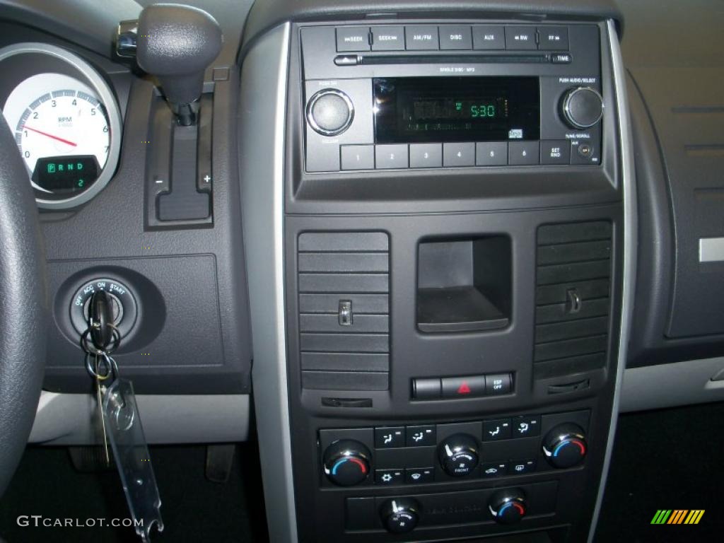 2010 Grand Caravan SE - Blackberry Metallic / Dark Slate Gray/Light Shale photo #4