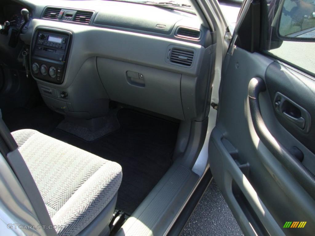 1998 CR-V LX 4WD - Sebring Silver Metallic / Charcoal photo #16