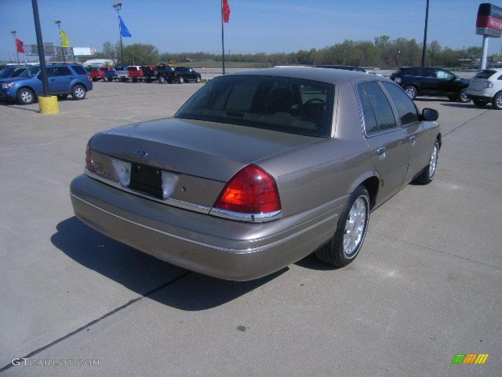 2004 Crown Victoria LX - Arizona Beige Metallic / Medium Parchment photo #3