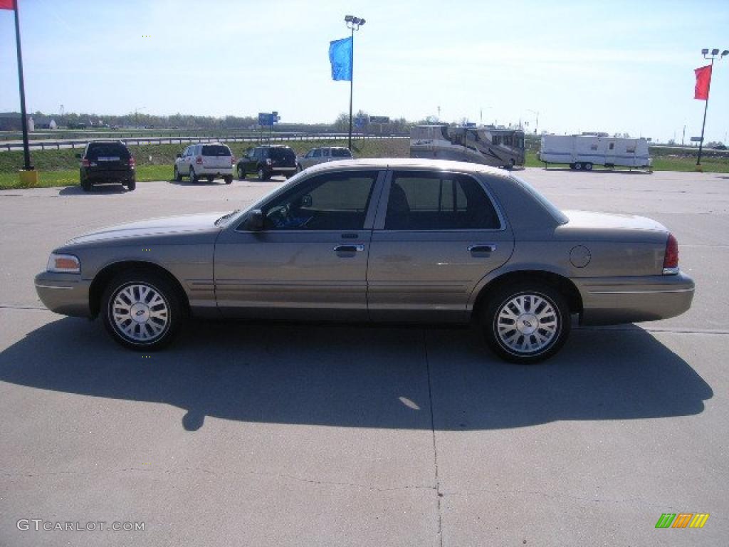 2004 Crown Victoria LX - Arizona Beige Metallic / Medium Parchment photo #6