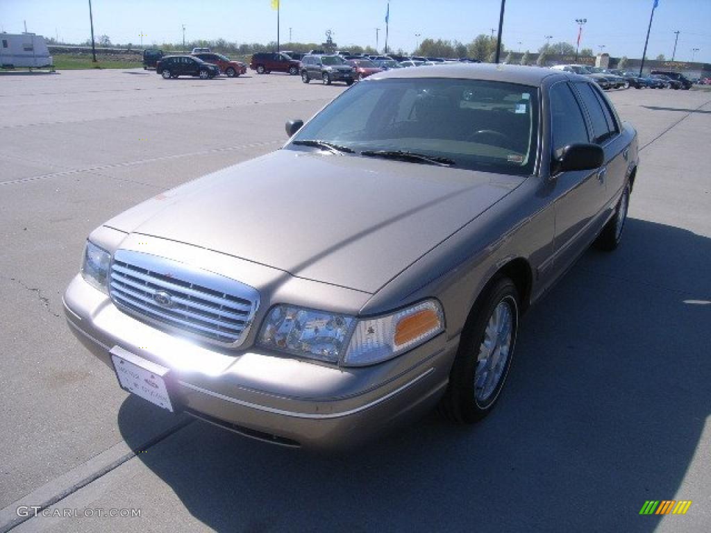 2004 Crown Victoria LX - Arizona Beige Metallic / Medium Parchment photo #7