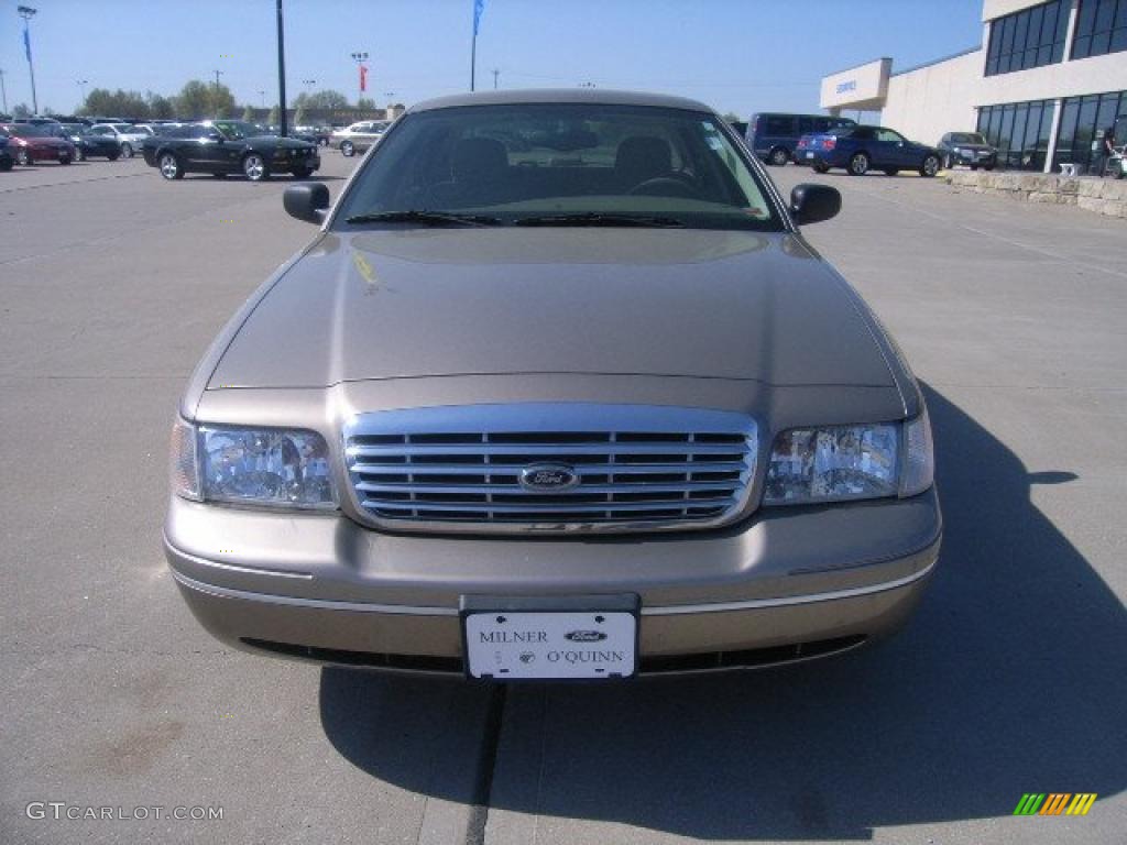 2004 Crown Victoria LX - Arizona Beige Metallic / Medium Parchment photo #8