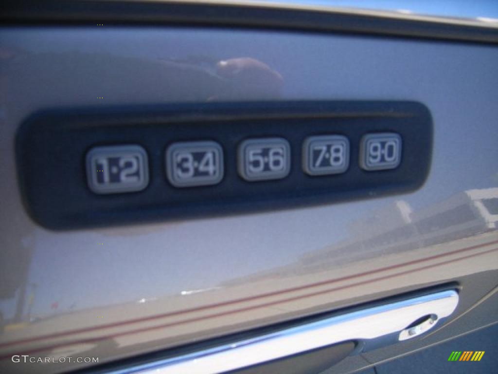2004 Crown Victoria LX - Arizona Beige Metallic / Medium Parchment photo #10