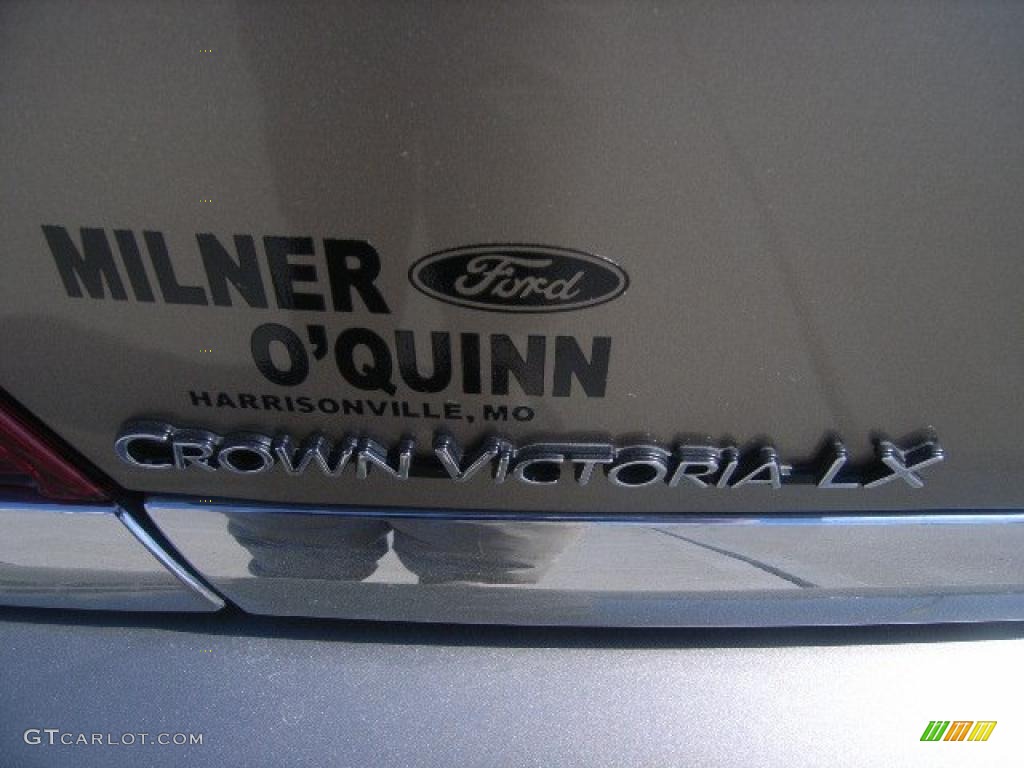 2004 Crown Victoria LX - Arizona Beige Metallic / Medium Parchment photo #11