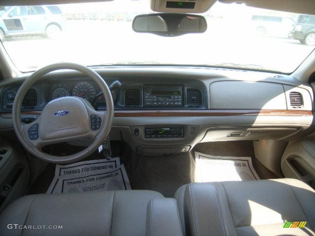 2004 Crown Victoria LX - Arizona Beige Metallic / Medium Parchment photo #18