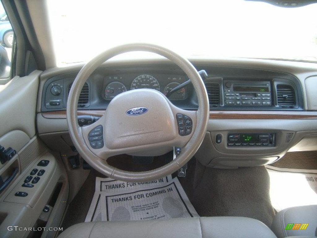 2004 Crown Victoria LX - Arizona Beige Metallic / Medium Parchment photo #19