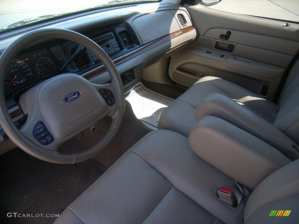 2004 Crown Victoria LX - Arizona Beige Metallic / Medium Parchment photo #21