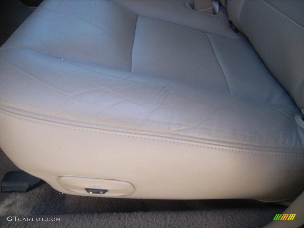 2004 Crown Victoria LX - Arizona Beige Metallic / Medium Parchment photo #23